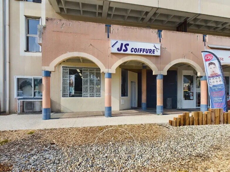 Local commercial dans Saint-Maurice-l'Exil à vendre - Photo de l’immeuble – Image 2 sur 10