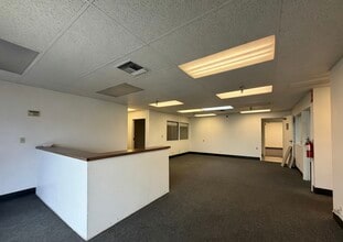 5455 E La Palma Ave, Anaheim, CA à louer Photo de l’immeuble– Image 2 sur 11