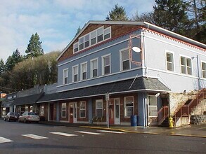 300-308 NE 1st St, Winlock, WA à louer Photo de l’immeuble– Image 1 sur 8