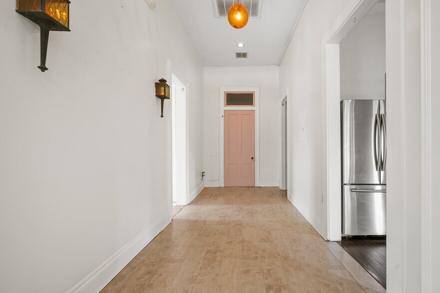 1012 N Flores St, San Antonio, TX à louer - Photo de l’immeuble – Image 2 sur 20