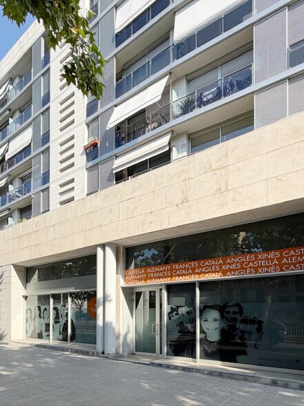 Immeuble residentiel dans Sabadell, Barcelona à vendre - Photo de l’immeuble – Image 1 sur 4