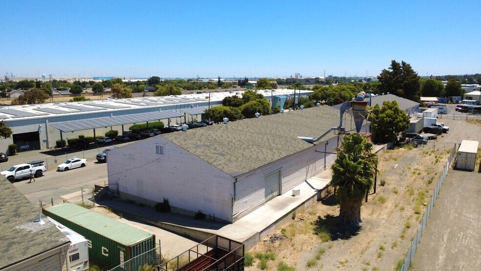 548 Bliss Ave, Pittsburg, CA à louer - Photo de l’immeuble – Image 3 sur 7
