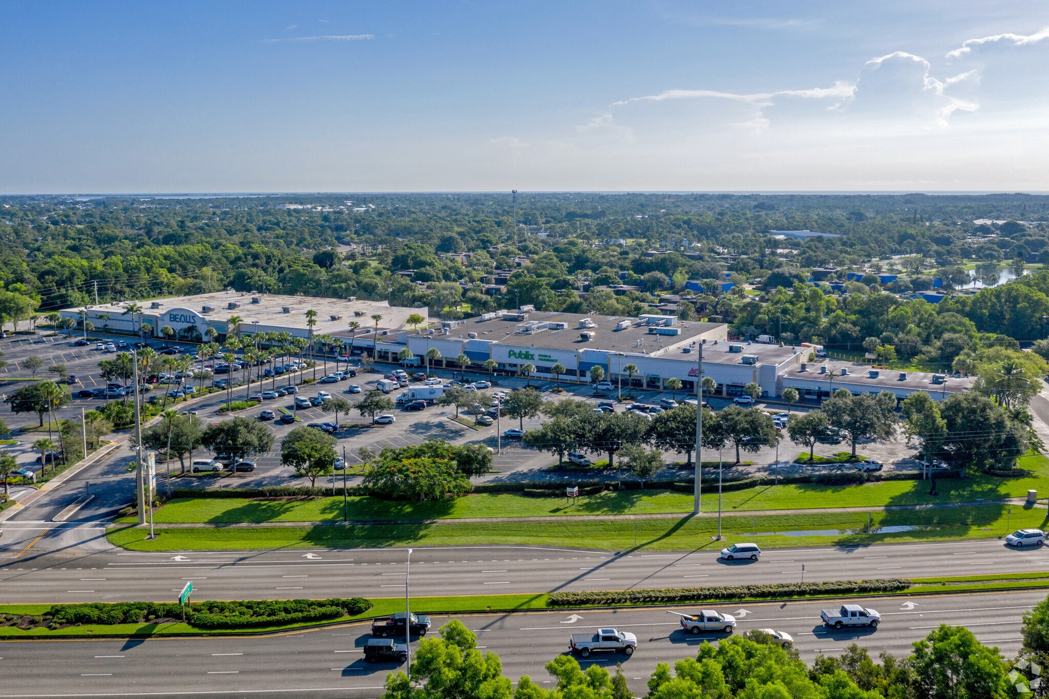 5801-5967 SE Federal Hwy, Stuart, FL à louer Photo de l’immeuble– Image 1 sur 3