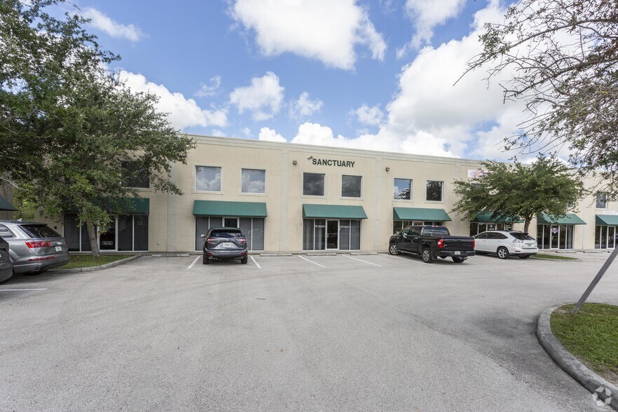 13720 Jetport Commerce Pky, Fort Myers, FL à louer - Photo de l’immeuble – Image 3 sur 3