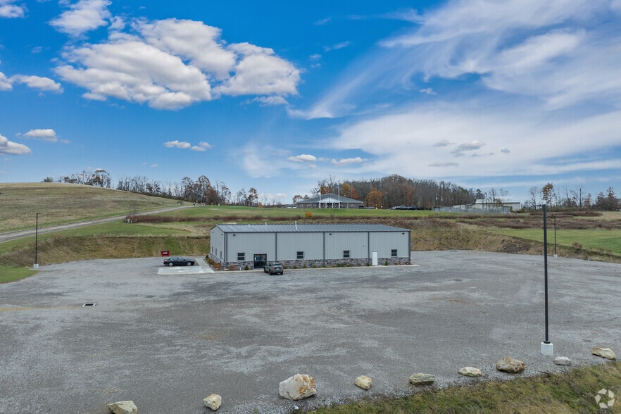 100 Parkview Drive Ext, Kittanning, PA à louer - Photo principale – Image 1 sur 4