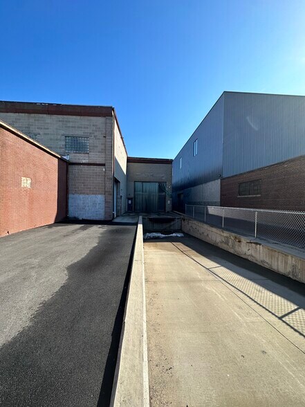 687 Lehigh Ave, Union Township, NJ à louer - Photo de l’immeuble – Image 2 sur 9