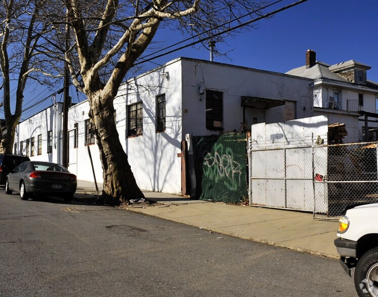 132nd Place, College Point, NY à louer - Photo principale – Image 2 sur 3