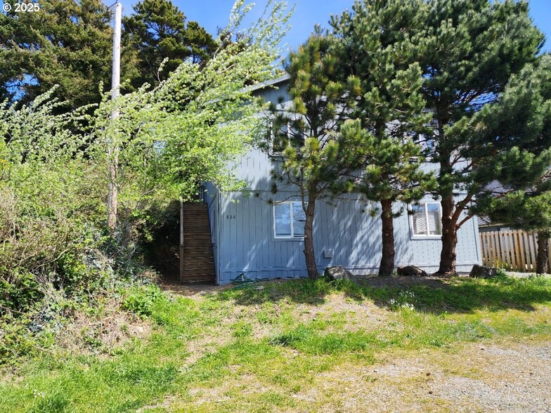 820 Jackson St, Port Orford, OR à vendre - Photo de l’immeuble – Image 2 sur 29