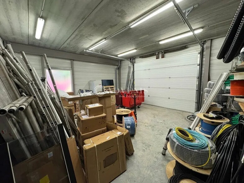 Local d’activités dans Champs-sur-Marne à louer - Photo intérieure – Image 1 sur 9