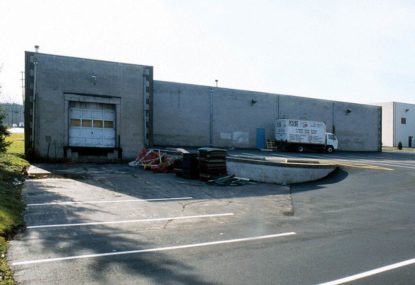 1065 Industrial Blvd, Southampton, PA à louer - Photo de l’immeuble – Image 3 sur 7