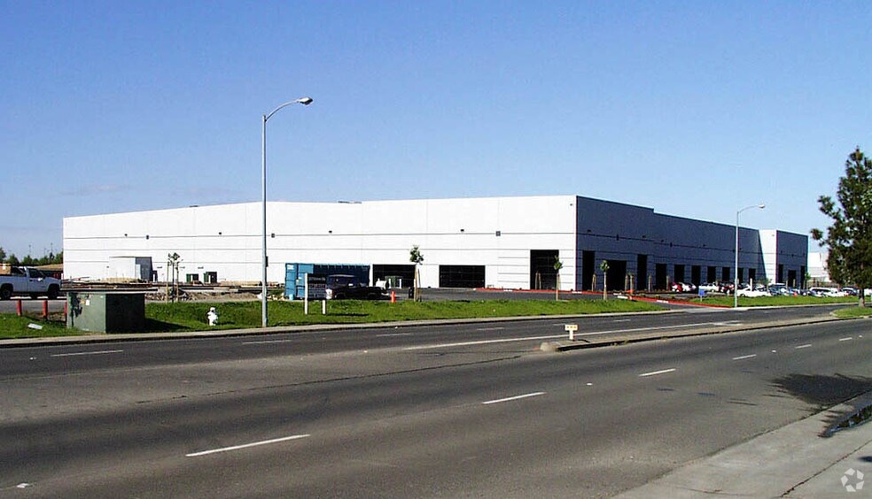 1740-1790 N Market Blvd, Sacramento, CA à louer - Photo de l’immeuble – Image 2 sur 9
