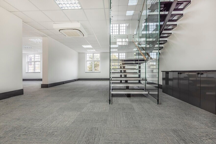 20-24 Brighton Rd, Sutton à louer - Photo de l’immeuble – Image 2 sur 6
