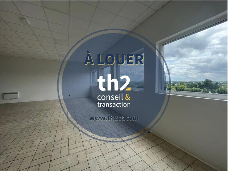Local d’activités dans Saint-Lô à louer - Photo de l’immeuble – Image 1 sur 3
