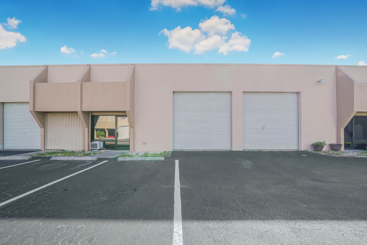 1360-1396 SE Huffman Rd, Port Saint Lucie, FL 34952 - Lot 1394 - - Photo intérieure - Image 1 of 3