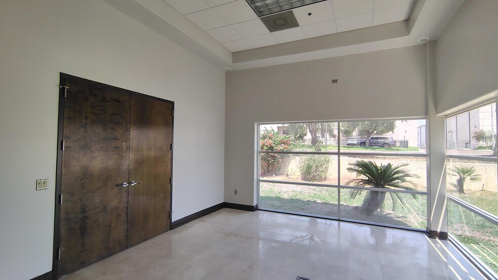 813 Nafta Blvd, Laredo, TX à louer - Photo de l’immeuble – Image 3 sur 7