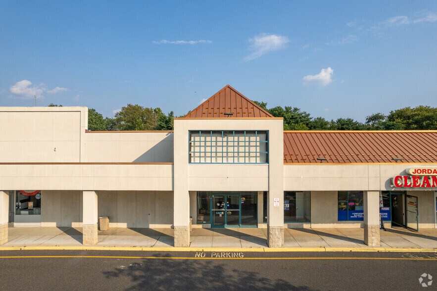 1400-1438 State Hwy 130 N, Cinnaminson, NJ à louer - Photo de l’immeuble – Image 3 sur 9