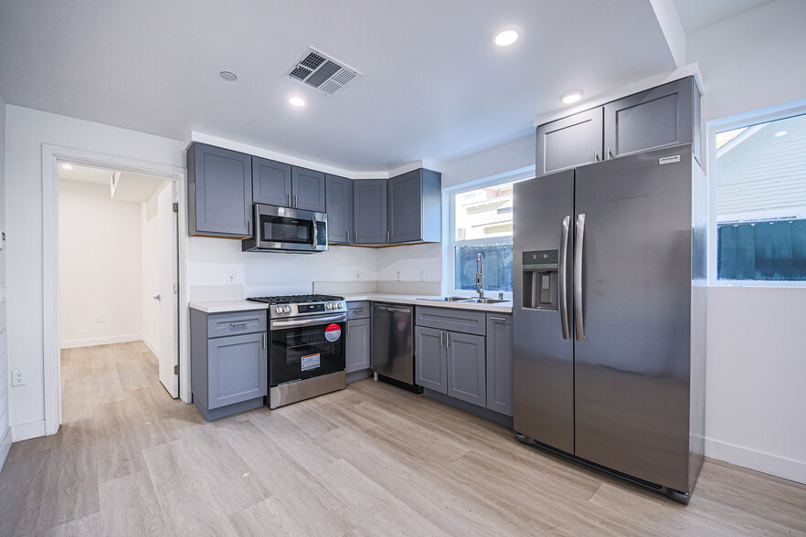 5263 Cartwright Ave, North Hollywood, CA à vendre - Photo de l’immeuble – Image 3 sur 40