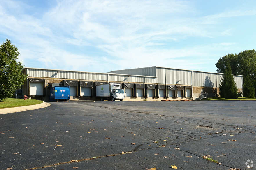35935 Ecorse Rd, Romulus, MI à louer - Photo de l’immeuble – Image 3 sur 3