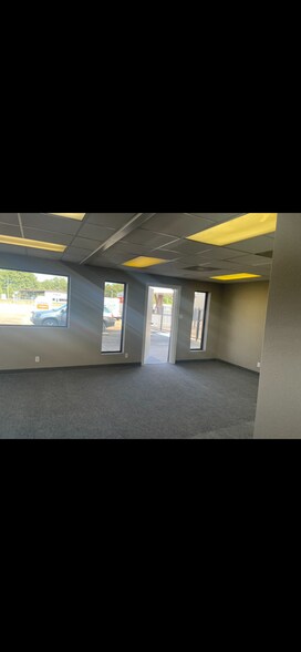 12558 Lake Charles Hwy, Leesville, LA à louer - Photo intérieure – Image 2 sur 28