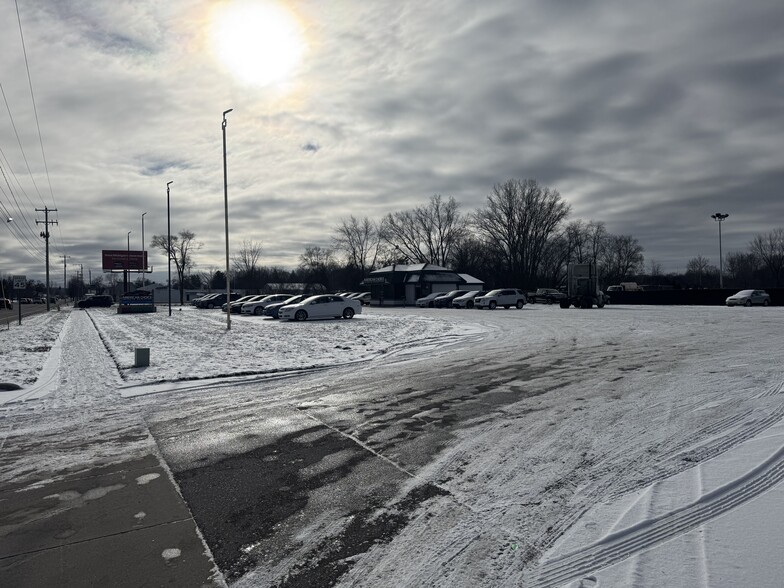5873 S Division Ave, Grand Rapids, MI à louer - Photo de l’immeuble – Image 2 sur 5