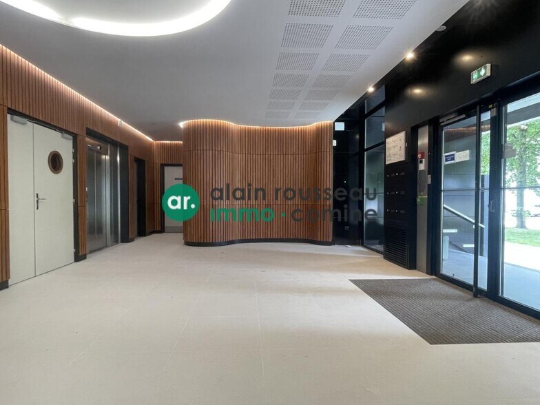 Bureau dans Angers à vendre - Hall d’entrée – Image 3 sur 4