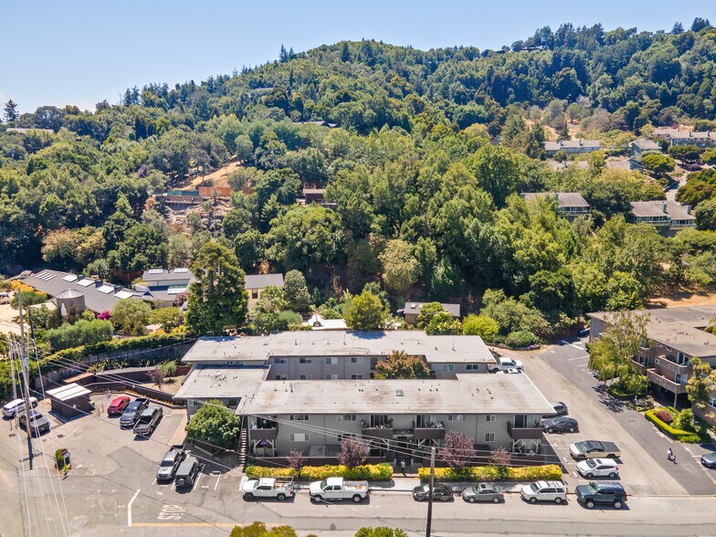 801 Meadowsweet, Corte Madera, CA à vendre - Photo de l’immeuble – Image 2 sur 8