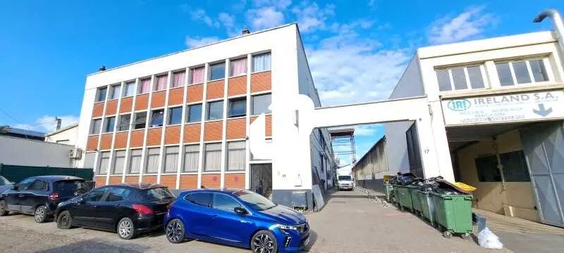 Local d’activités dans Bobigny à louer - Photo de l’immeuble – Image 2 sur 18