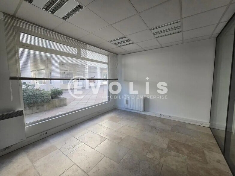 Bureau dans Verrières-le-Buisson à louer - Photo intérieure – Image 3 sur 9