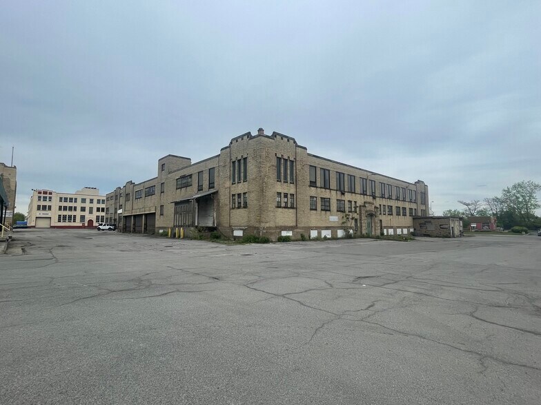 658 Bailey Ave, Buffalo, NY à vendre - Photo de l’immeuble – Image 2 sur 5