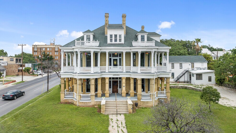 339 W Woodlawn Ave, San Antonio, TX à vendre - Photo de l’immeuble – Image 2 sur 16