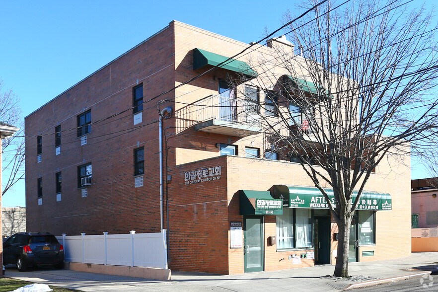 211-55 45th Dr, Bayside, NY à vendre - Photo de l’immeuble – Image 3 sur 16