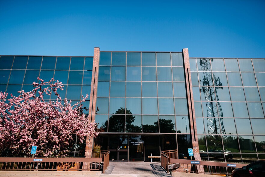 770 N Cotner Blvd, Lincoln, NE à louer - Photo de l’immeuble – Image 3 sur 10