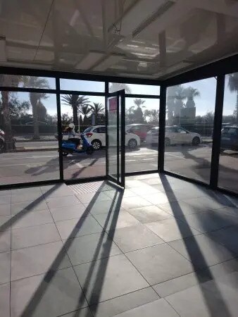 Local d’activités dans Canet-en-Roussillon à louer - Photo de l’immeuble – Image 2 sur 4