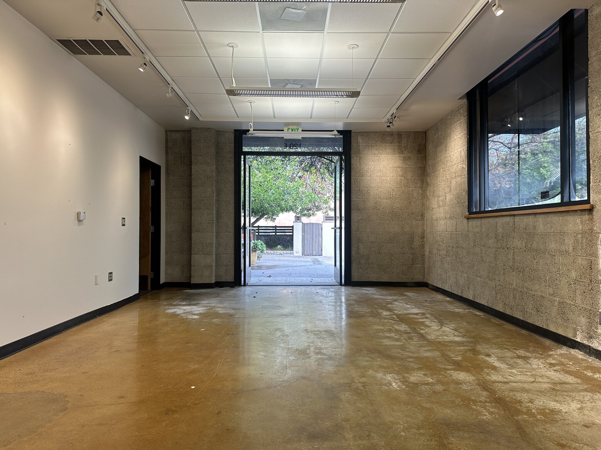 120 N Maclay Ave, San Fernando, CA à louer Photo principale– Image 1 sur 7