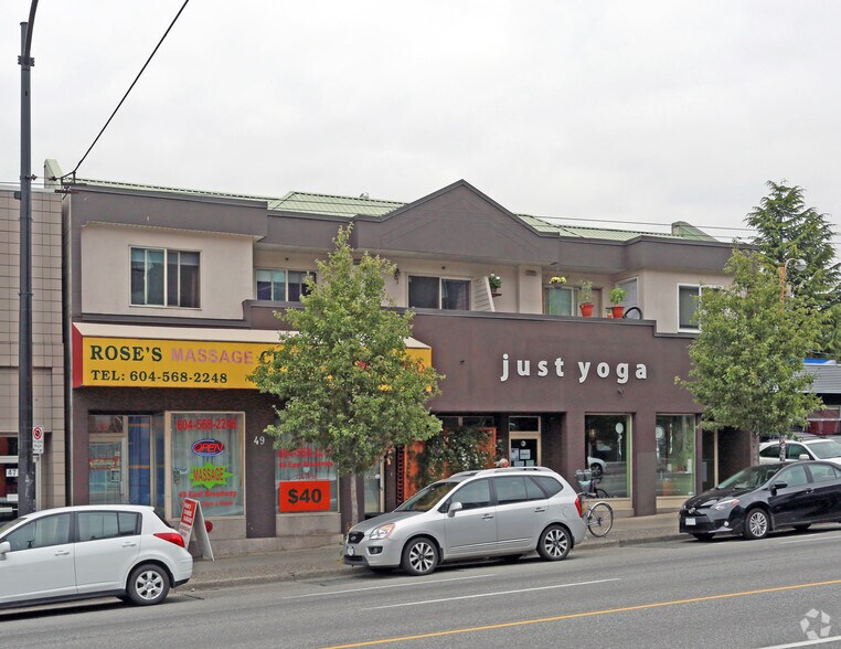 47-53 E Broadway, Vancouver, BC à louer - Photo de l’immeuble – Image 2 sur 2