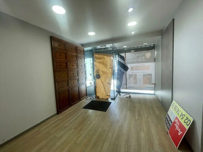 Plus de détails pour Local commercial à louer