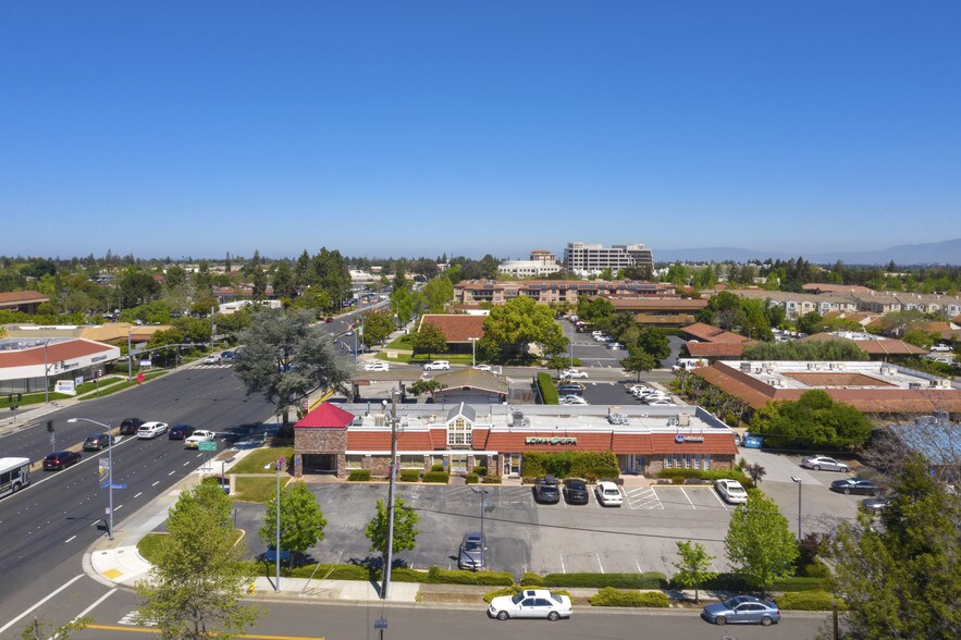 10520 S De Anza Blvd, Cupertino, CA à vendre - Photo de l’immeuble – Image 2 sur 5