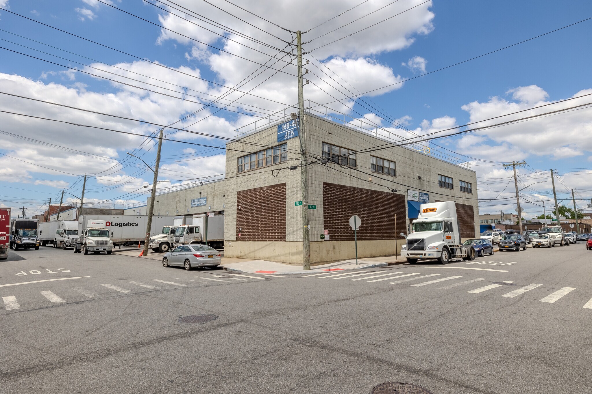 149-40 182nd St, Jamaica, NY à louer Photo principale– Image 1 sur 4