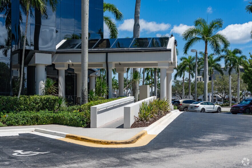 5295 Town Center Rd, Boca Raton, FL à louer - Photo de l’immeuble – Image 3 sur 6