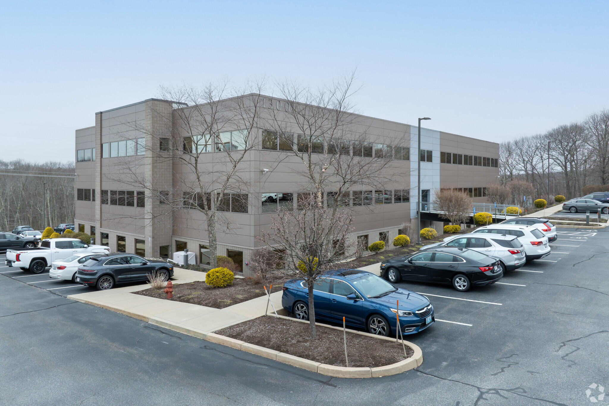 1300 Highland Corporate Dr, Cumberland, RI à louer Photo de l’immeuble– Image 1 sur 5
