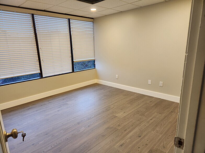 3502 Henderson Blvd, Tampa, FL à louer - Photo intérieure – Image 3 sur 23