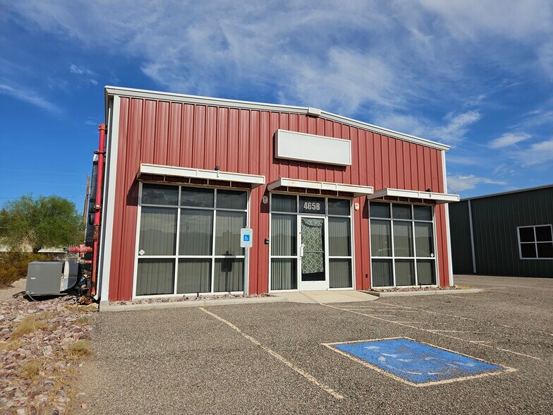4658 Apollo St, Bullhead City, AZ à louer - Photo de l’immeuble – Image 3 sur 16