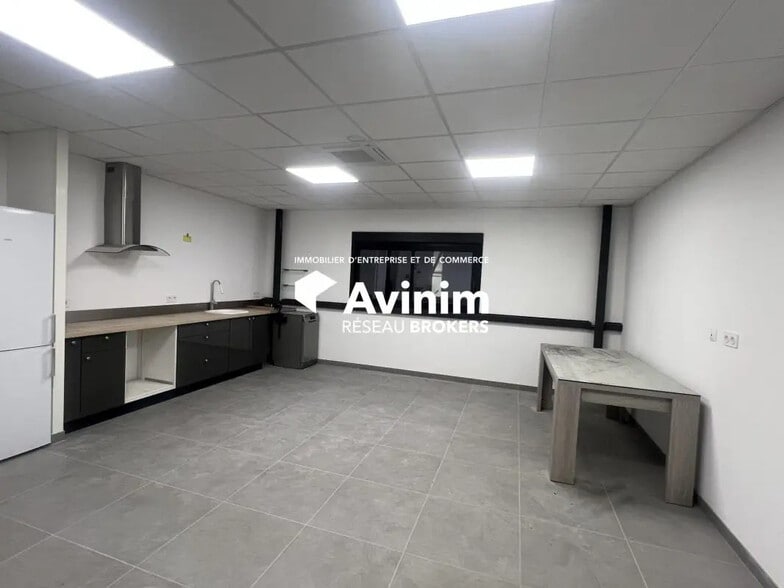 Bureau dans Saint-Bonnet-de-Mure à louer - Photo intérieure – Image 1 sur 9
