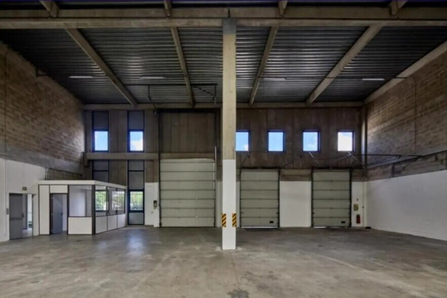 Local d’activités dans Herblay-sur-Seine à louer - Photo de l’immeuble – Image 3 sur 5