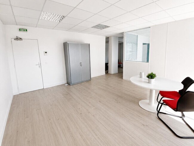 Plus de détails pour Bureau à louer