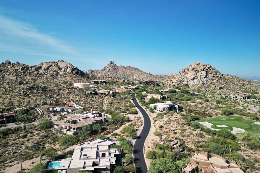 10648 E Greythorn Dr, Scottsdale, AZ à vendre - Photo de l’immeuble – Image 2 sur 19