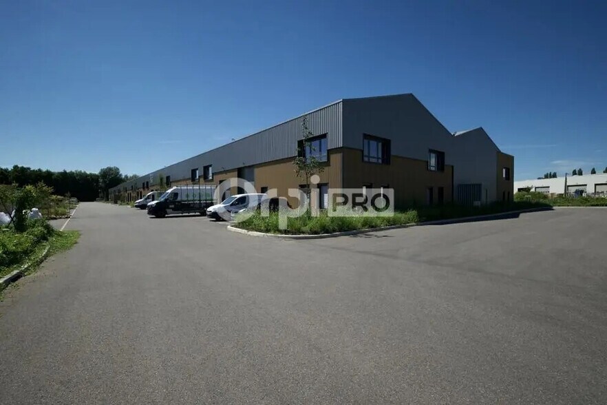 225 B Avenue Des Marronniers, Bourgoin-Jallieu à louer - Photo de l’immeuble – Image 3 sur 9