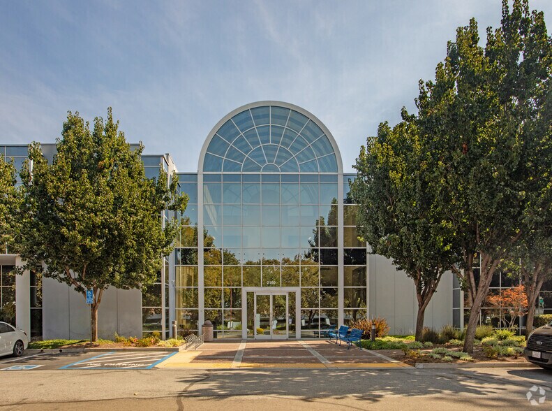 2160 Lundy Ave, San Jose, CA à louer - Photo principale – Image 1 sur 4