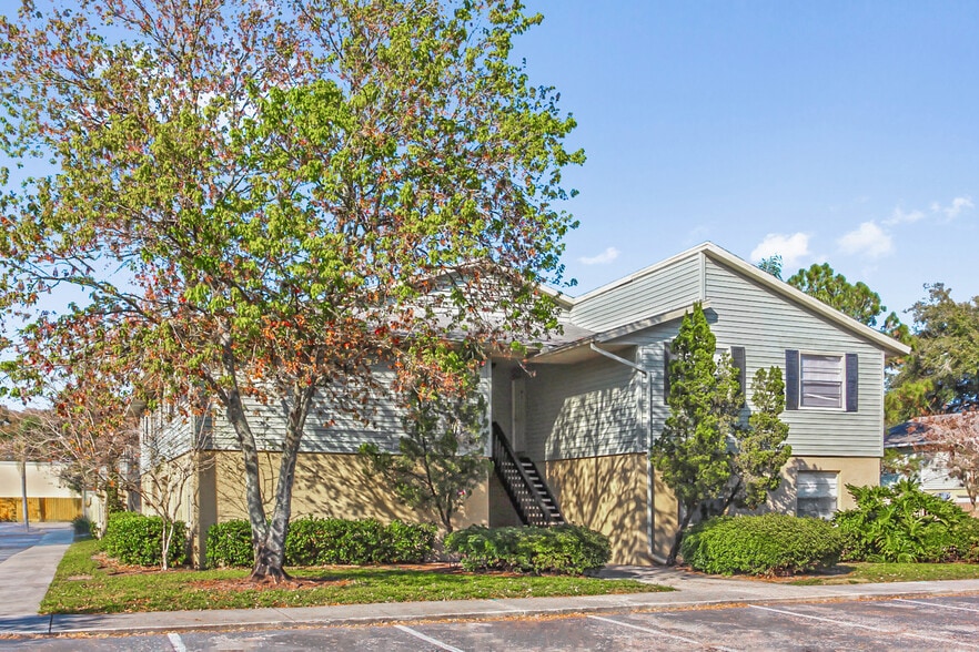 609 Golden Raintree Pl, Brandon, FL à vendre - Photo de l’immeuble – Image 3 sur 16