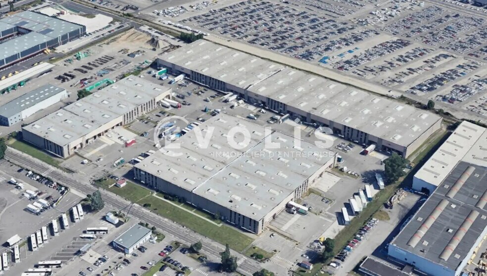 11 Avenue Du 24 Août 1944, Corbas à louer - Photo de l’immeuble – Image 3 sur 14